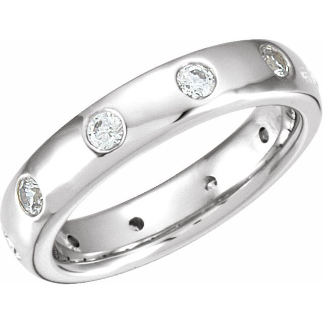 Argolla de eternidad con 1/2 ct total de diamantes naturales